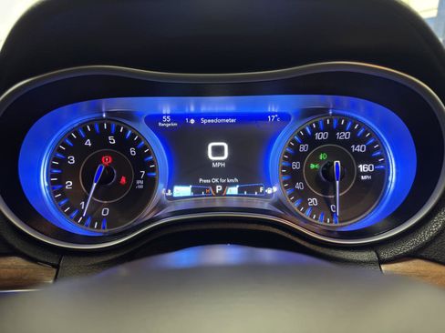 Used 2017 Chrysler 300 C Platinum w/ Safetytec Group II image 21