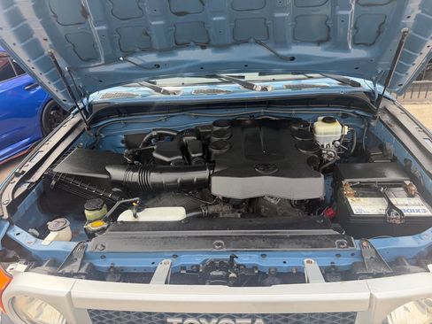 Used 2012 Toyota FJ Cruiser 4WD w/ Upgrade Pkg image 10