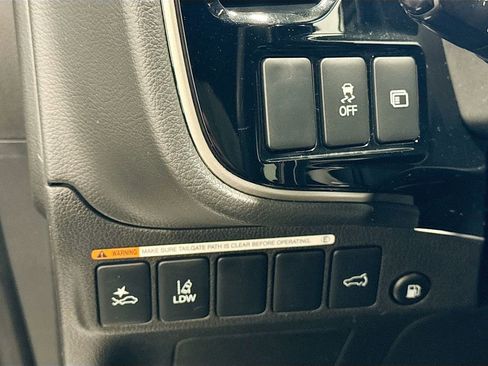 Used 2022 Mitsubishi Outlander LE image 8