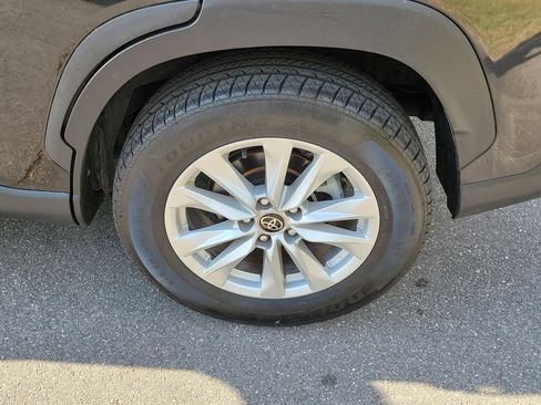 Used 2022 Toyota Corolla Cross LE FWD image 38