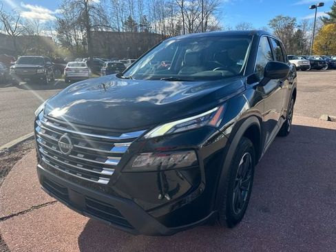 Used 2025 Nissan Rogue SV image 1