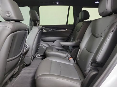 Used 2023 Cadillac XT6 Premium Luxury w/ Technology Package FWD image 23