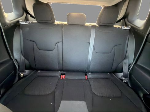 Used 2018 Jeep Renegade Altitude AWD/4WD image 33
