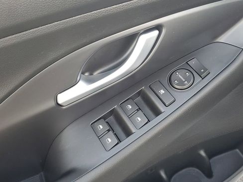 Used 2018 Hyundai Elantra GT Sport image 39