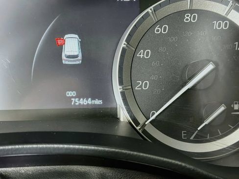 Used 2022 Toyota Highlander XLE AWD/4WD image 14