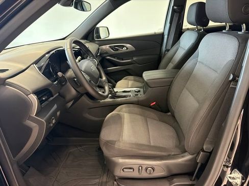 Used 2023 Chevrolet Traverse LT FWD image 17