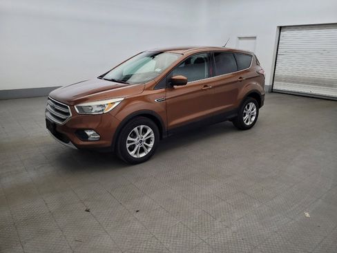 Used 2017 Ford Escape SE w/ SE Cold Weather Package FWD image 2