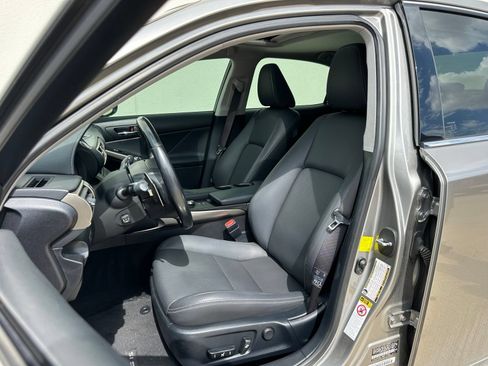 Used 2016 Lexus IS 200t w/ Navigation System Package RWD image 9
