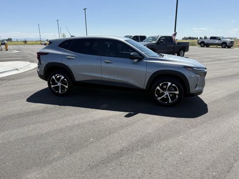 Used 2025 Chevrolet Trax RS w/ Driver Confidence Package image 17