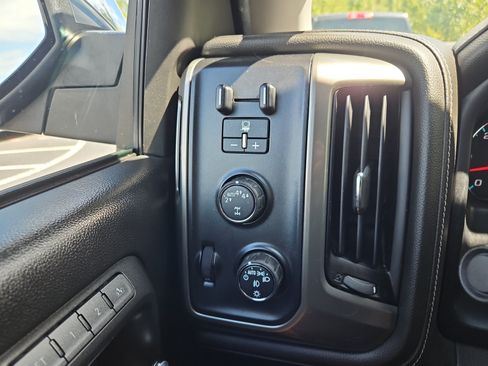 Used 2018 Chevrolet Silverado 1500 High Country AWD/4WD image 19