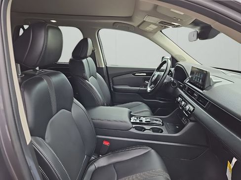 Used 2025 Honda Pilot Touring image 19