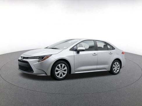 Used 2025 Toyota Corolla LE FWD image 3