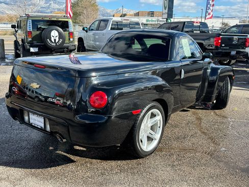 Used 2004 Chevrolet SSR w/ Preferred Equipment Group image 5