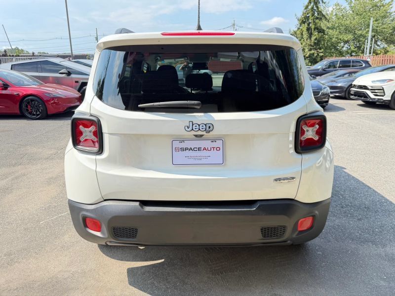 Used 2017 Jeep Renegade Latitude FWD image 7