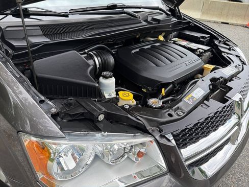 Used 2019 Dodge Grand Caravan SXT FWD image 39