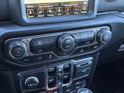 Used 2023 Jeep Wrangler Unlimited Rubicon 4xe image 15