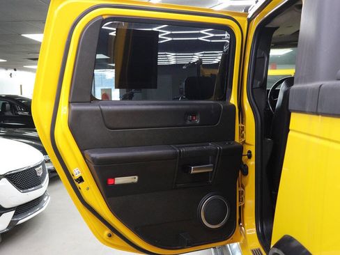 Used 2005 HUMMER H2 SUT w/ Preferred Equipment Group image 36