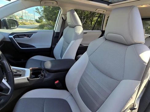 Used 2021 Toyota RAV4 Limited image 24