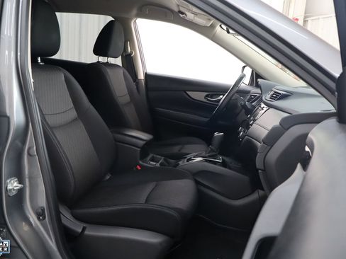 Used 2020 Nissan Rogue SV w/ Premium Package image 29