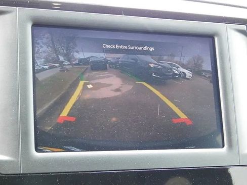 Used 2023 Chrysler Voyager LX FWD image 16