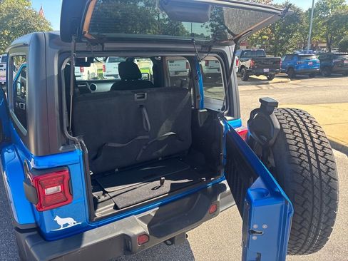 Used 2021 Jeep Wrangler Sport image 12