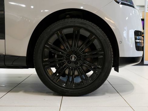Used 2025 Land Rover Range Rover Autobiography AWD/4WD image 21