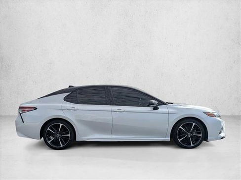 Used 2018 Toyota Camry XSE image 4