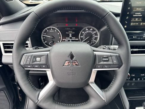 New 2026 Mitsubishi Outlander LE FWD image 8