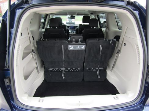 Used 2019 Chrysler Pacifica Touring-L Plus w/ Advanced Safetytec Group image 15