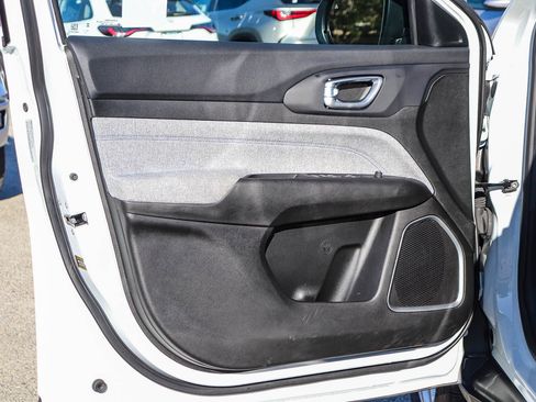 Used 2025 Jeep Compass Sport image 20