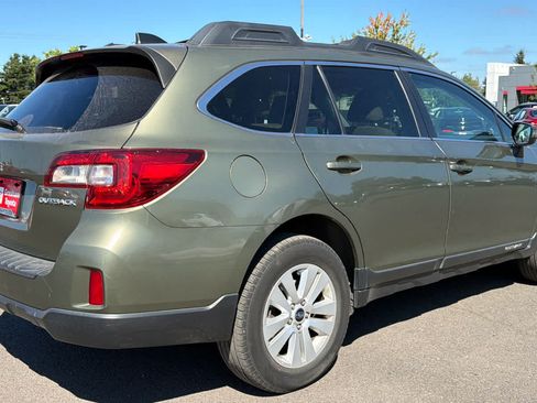 Used 2017 Subaru Outback 2.5i Premium AWD/4WD image 4
