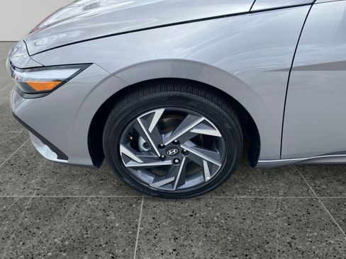 Used 2025 Hyundai Elantra SEL FWD image 14