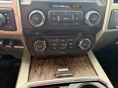 Used 2017 Ford F250 Lariat w/ Chrome Package AWD/4WD image 29