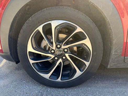 Used 2023 Chevrolet Bolt EUV Premier FWD image 7