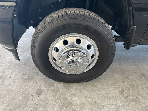 Used 2024 RAM 3500 Laramie image 13