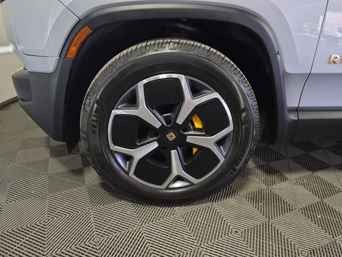 Used 2024 Rivian R1S Adventure AWD/4WD image 9