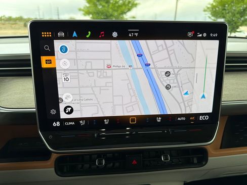 Certified 2025 Volkswagen ID. Buzz 1st Edition AWD/4WD image 22