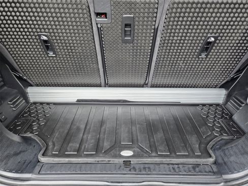 Used 2021 Land Rover Defender 90 First Edition image 30