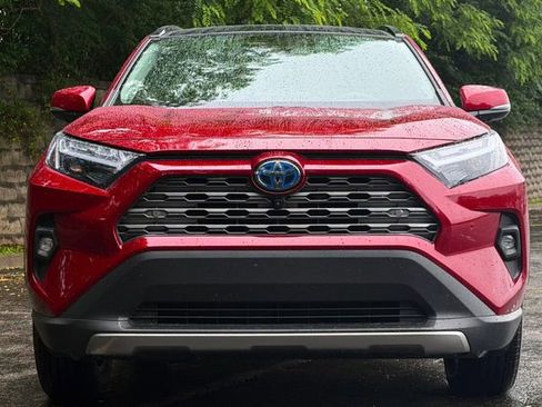 Used 2023 Toyota RAV4 Limited AWD/4WD image 12