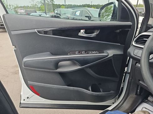 Used 2017 Kia Sorento FWD image 29
