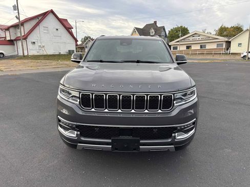 Certified 2024 Jeep Wagoneer L Series III w/ Flexible Seating Group image 4