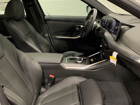 Certified 2025 BMW 330i xDrive Sedan w/ Premium Package AWD/4WD image 24