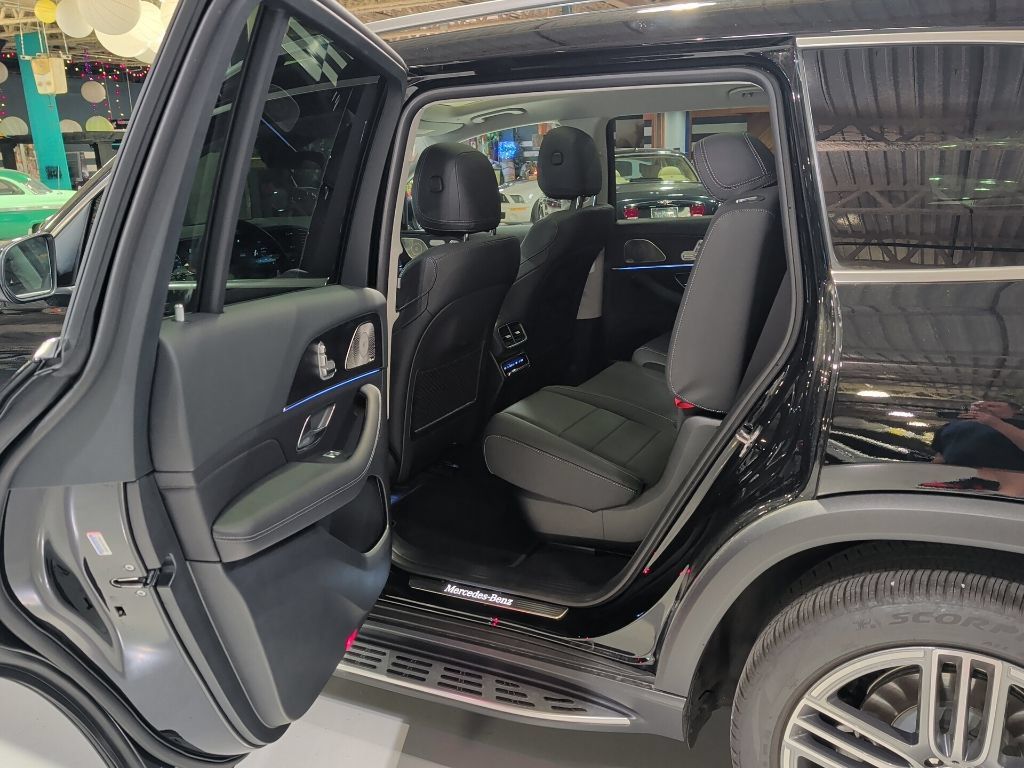 Used 2026 Mercedes-Benz GLS 450 4MATIC image 12