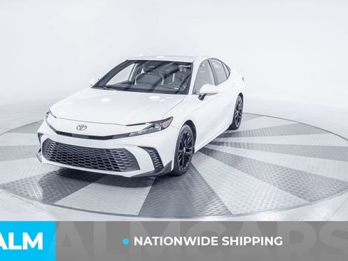 Used 2025 Toyota Camry SE image 2