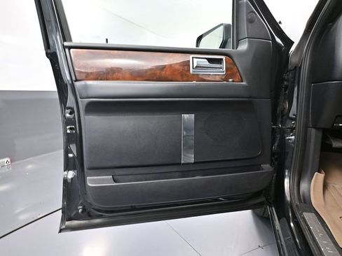 Used 2015 Lincoln Navigator 4WD image 16