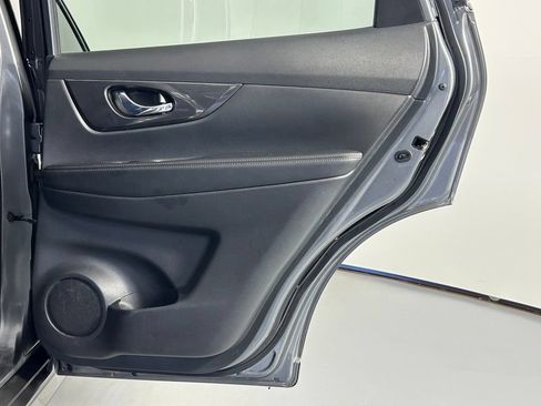 Used 2018 Nissan Rogue SV AWD/4WD image 9