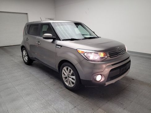 Used 2019 Kia Soul + image 13