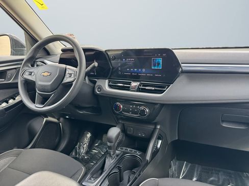 Used 2024 Chevrolet TrailBlazer LT FWD image 14