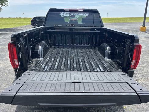 Used 2025 GMC Sierra 1500 SLT AWD/4WD image 26