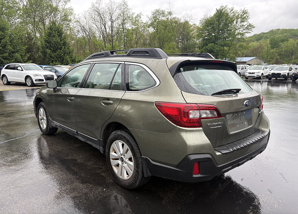 Used 2018 Subaru Outback 2.5i AWD/4WD image 2